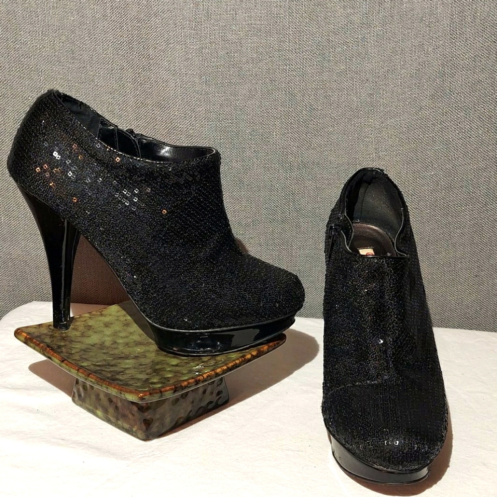 Olsenboye black sequin zip platform booties size 7